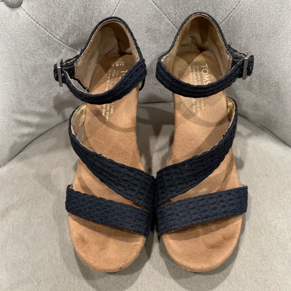 TOMS Navy Blue Strappy Sandals Wedges size 6.5